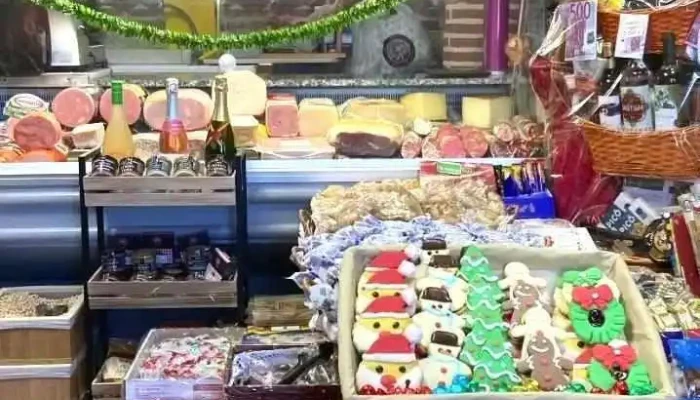 Alimentacion La Bodeguilla Interior - Cenicientos
