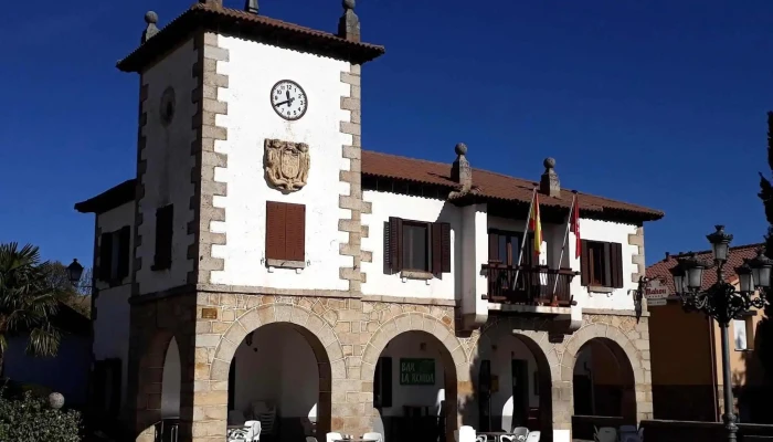 Ayuntamiento De Navarredonda Y San Mames Villa - Navarredonda