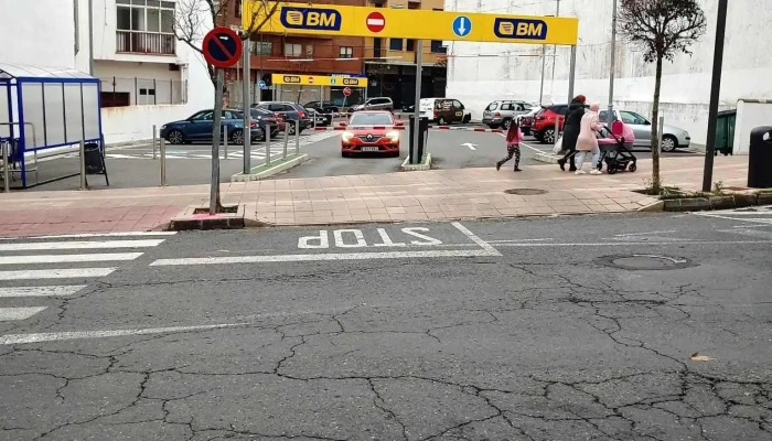 Bm Supermercados -  Estacionamiento - Las Navas del Marqués
