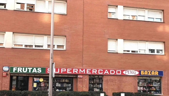 Frutas Supermercado Peng Bazar -  Estacionamiento - Madrid