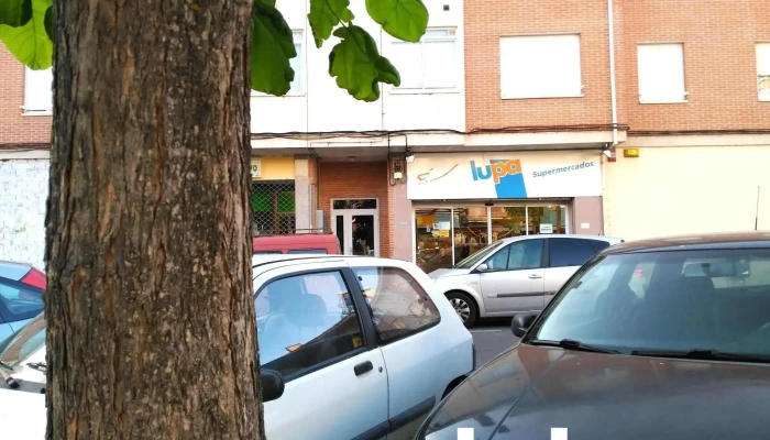 Lupa Supermercados -  Estacionamiento - Saldaña