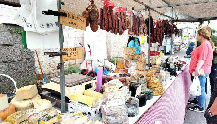 Mercado De Cangas De Onis Mercado - Cangas de Onís