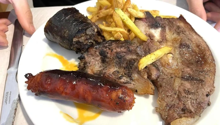 Restaurante En Villalbilla De Burgos Los Brezos -  Comida Y Bebida - Villalbilla de Burgos
