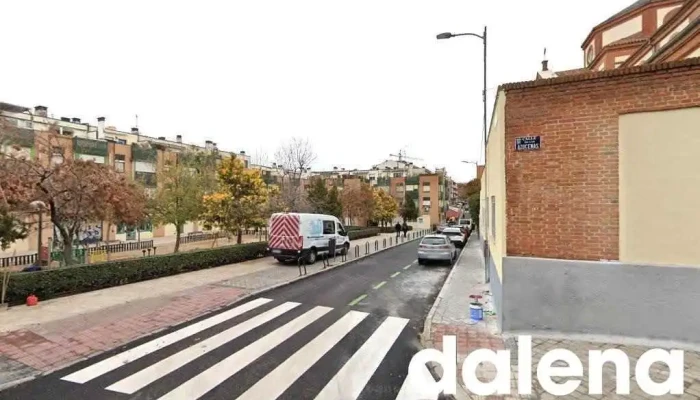 Supermercado Chino Calle Azuzenas Con Fray Junípero Serra - Madrid