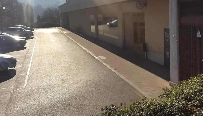 Supermercados Alimerka -  Estacionamiento - Oviedo