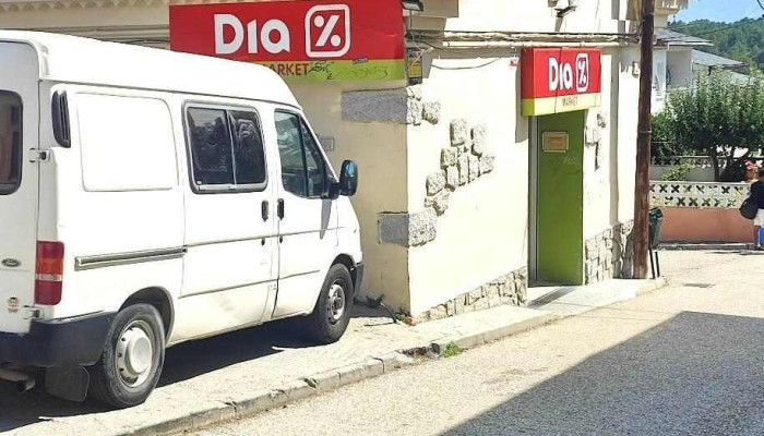 Supermercados Dia -  Estacionamiento - Buitrago del Lozoya