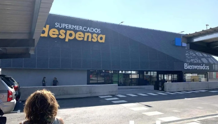 Supermercados La Despensa Villa Del Prado -  Estacionamiento - Villa del Prado